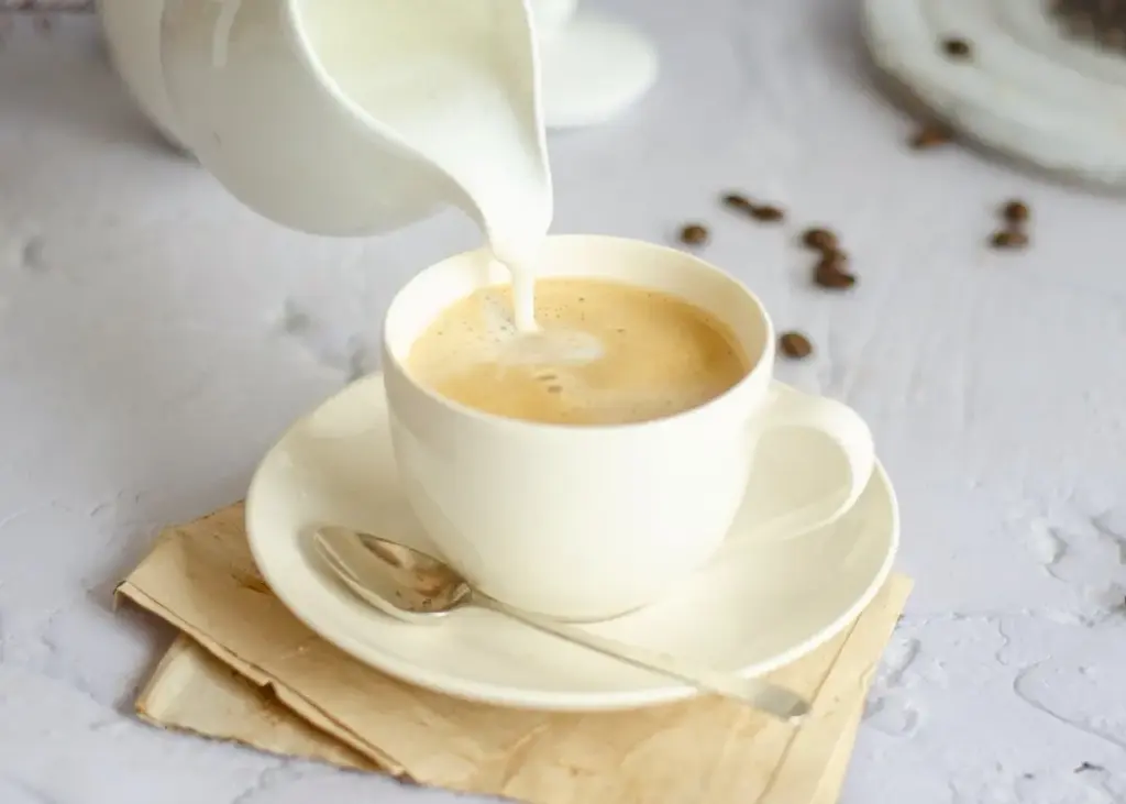 Café con leche o cremora - 4oz (Leche)