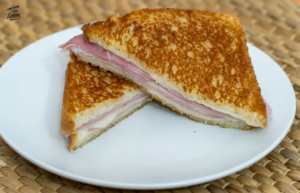 Sándwich jamón y queso